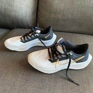 Nike Youth Air Zoom Pegasus 38- Size 5.5Y- Color- White/Black/Gold